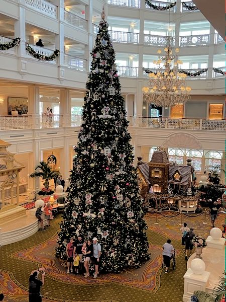 Picture of the 2021 Christmas tree at the Grand Floridian Resort